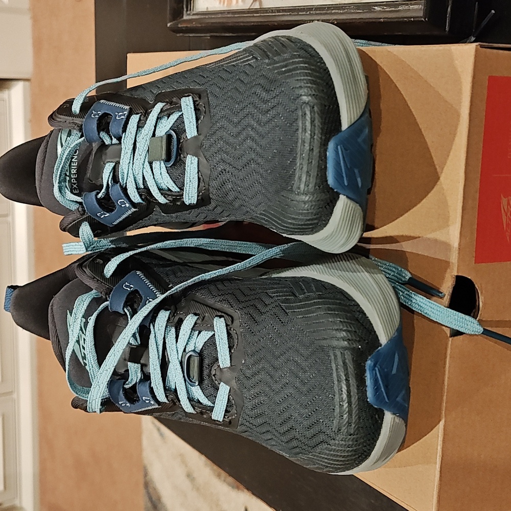 Altra experience Wild Size 8.5  Black/Lt Blue-barely Worn - Picture 3 of 12